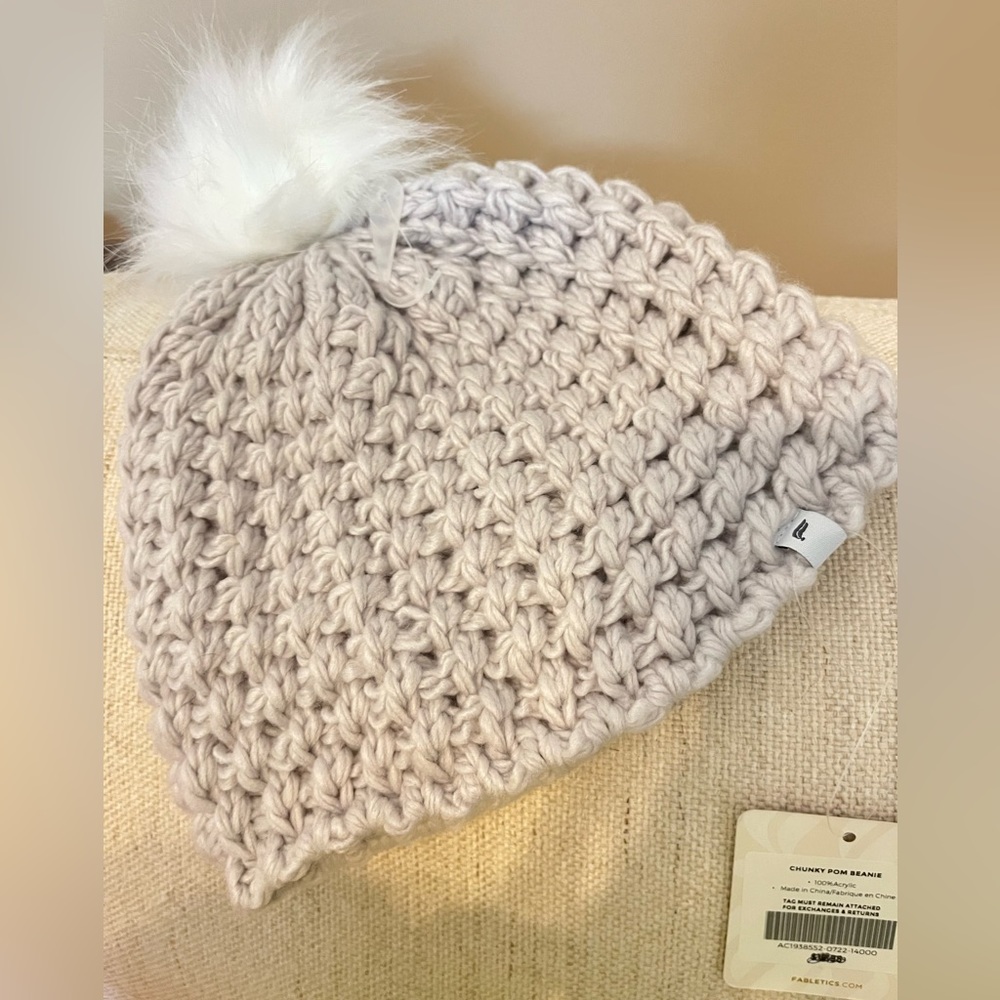 NEW WITH TAGS. Fabletics chunky Pom beanie